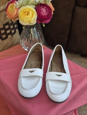 Aerosoles Classic White Women's Loafers - Casual Comfort. NEW SIZE 6M
